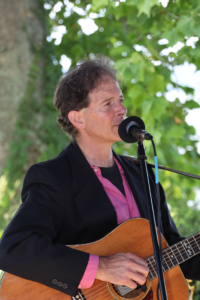 Dennis singing at cocktail hour for wedding