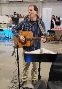 Dennis Winge performing at Syracuse Wedding Expo