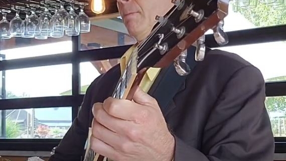 solo latin jazz guitar at wedding