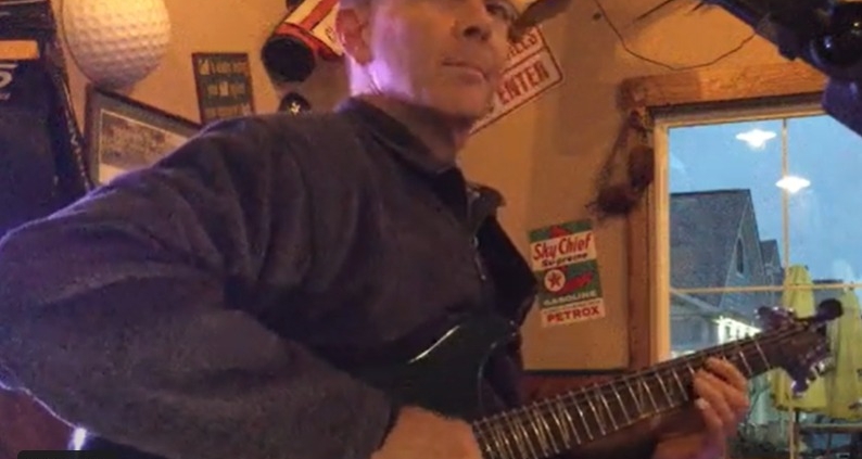 Dennis Winge playing solo latin jazz guitar