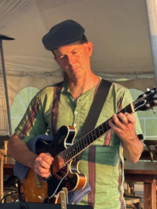 Dennis Winge playing jazz guitar