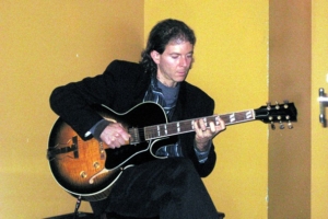 Dennis Winge giving guitar lessons to student in Myrtle Beach studio