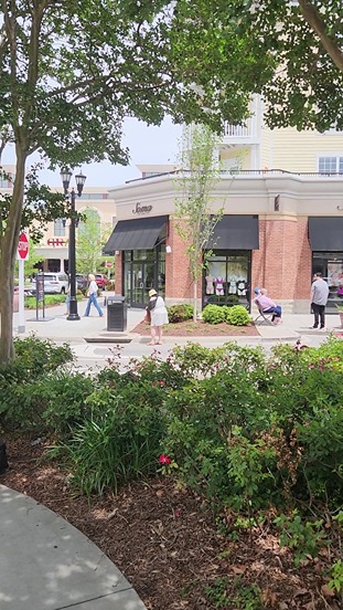 street scene at Market Common